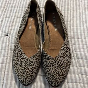TOMS Flats